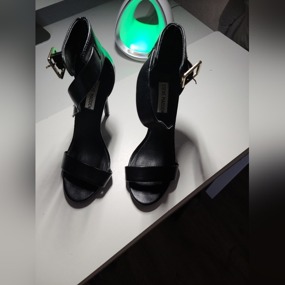 Stillettos - Picture 2 of 3